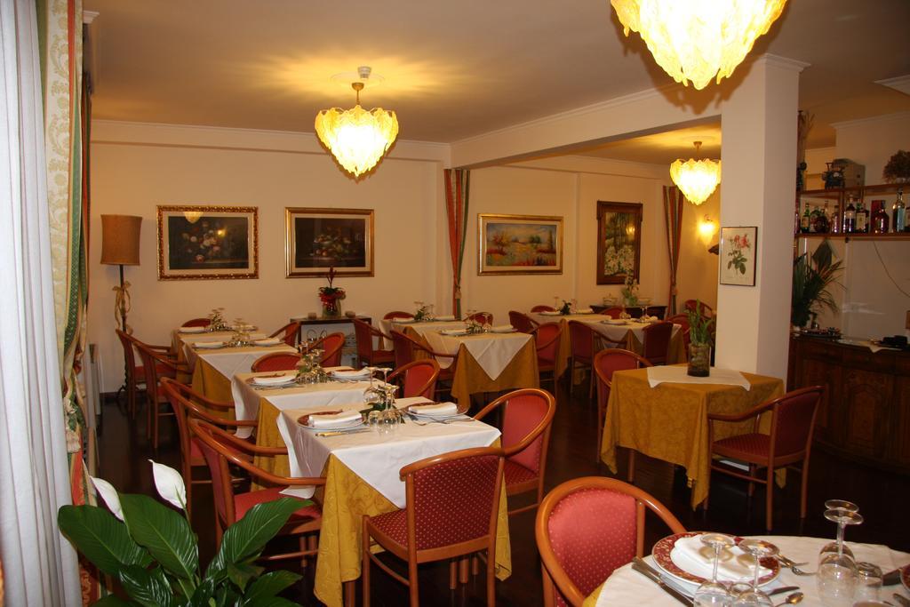 Clarice Hotel Кастельнуово-ди-Порто Экстерьер фото
