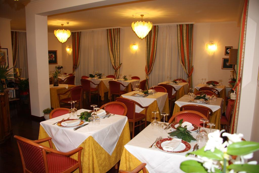 Clarice Hotel Кастельнуово-ди-Порто Экстерьер фото