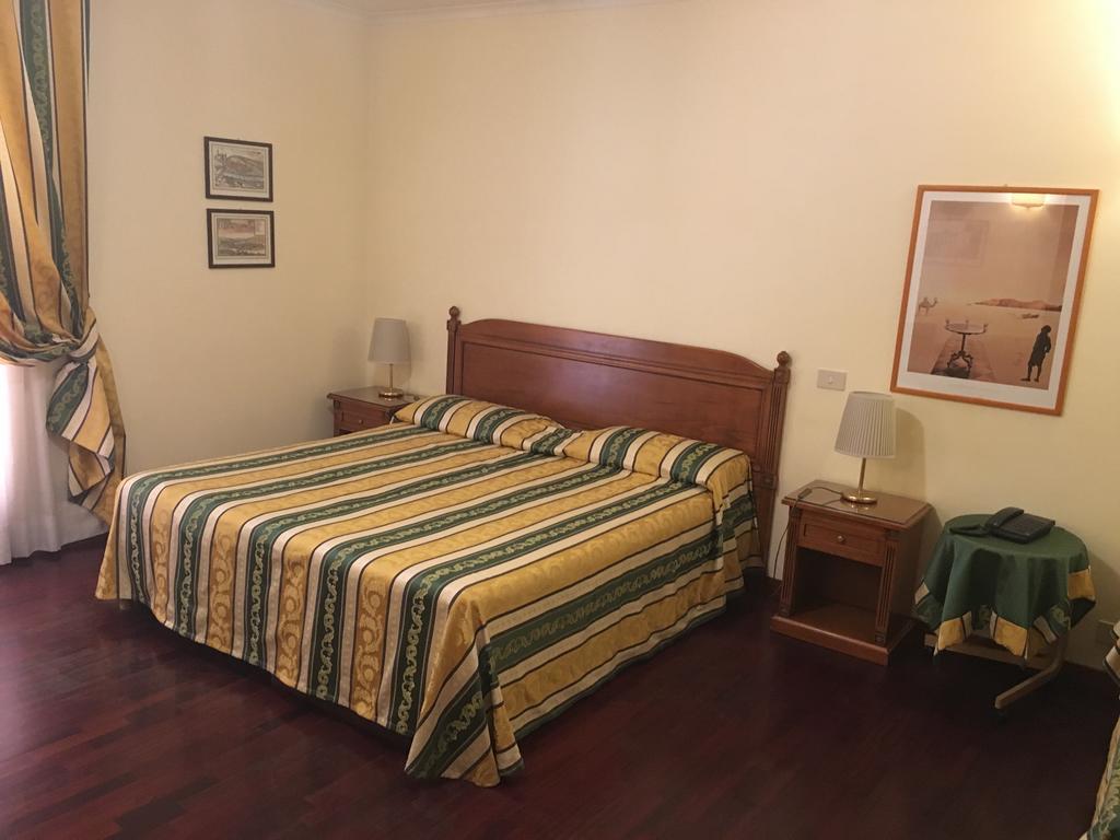 Clarice Hotel Кастельнуово-ди-Порто Экстерьер фото
