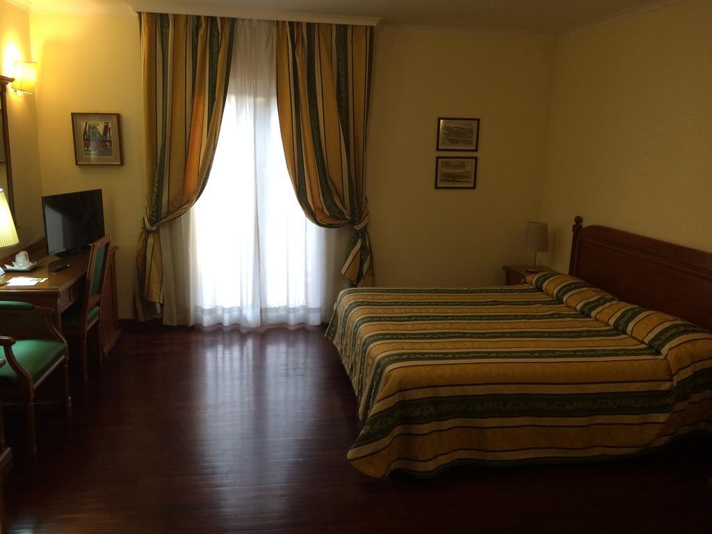 Clarice Hotel Кастельнуово-ди-Порто Экстерьер фото