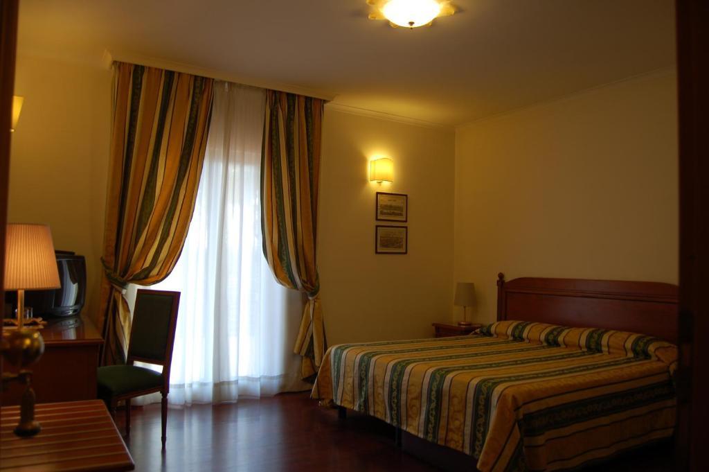 Clarice Hotel Кастельнуово-ди-Порто Экстерьер фото